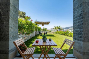 2+1 House in Bodrum center with sea view and big private garden